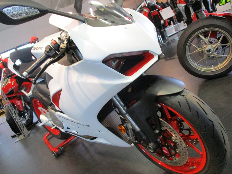 Die Panigale V2  von DUCATI ist da !  Bild 3: Die Panigale V2  von DUCATI ist da !