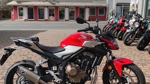 Honda CB500F mit Schalldämpfer von Termignoni