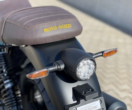 Moto Guzzi V7 Stone Centenario 