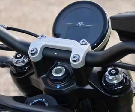 Triumph Trident 660: Endlich ein einstellbares Fahrwerk! Triumph Trident 660: Endlich ein einstellbares Fahrwerk!