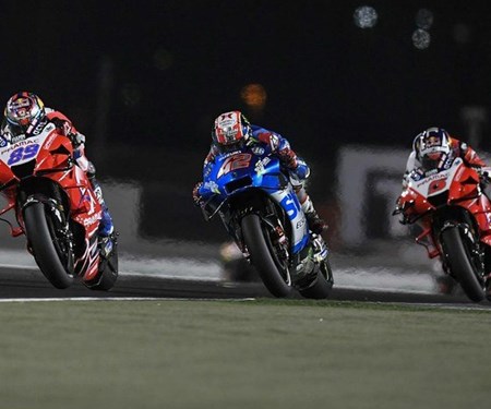 Harte Kämpfe im GP von Doha: Platz 4 und 7 für Suzuki Harte Kämpfe im GP von Doha: Platz 4 und 7 für Suzuki