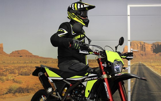 Passende Kleidung zu unseren Fantic XMF Modellen - Bild 1