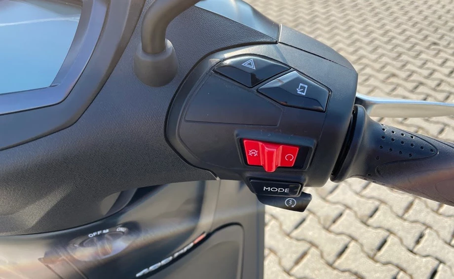 Beverly 400 Modelljahr 2021 eingetroffen Bild 2: Beverly 400 Modelljahr 2021 eingetroffen