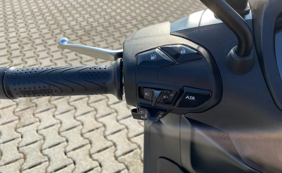 Beverly 400 Modelljahr 2021 eingetroffen Bild 3: Beverly 400 Modelljahr 2021 eingetroffen