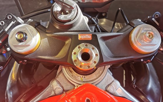 K-Tech für die Aprilia RSV4: Abseits bekannter Wege! - Bild 5 K-Tech für die Aprilia RSV4: Abseits bekannter Wege! - Bild 5