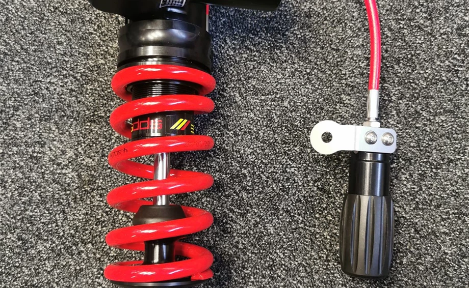 K-Tech für die Aprilia RSV4: Abseits bekannter Wege! Bild 2: K-Tech für die Aprilia RSV4: Abseits bekannter Wege!