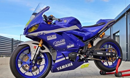 Kleine motoGP: Yamaha R3 im Renntrimm!