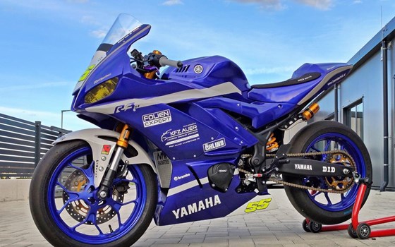 Kleine motoGP: Yamaha R3 im Renntrimm! - Bild 1
