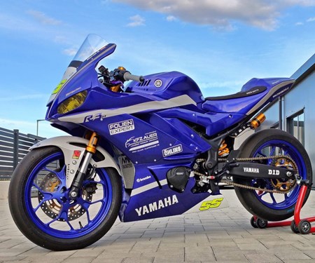 Kleine motoGP: Yamaha R3 im Renntrimm!