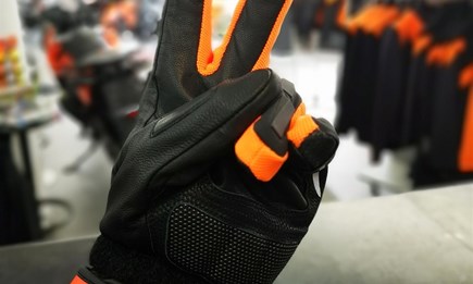 Neue KTM Motorradhandschuhe sind bei uns eingetroffen !!