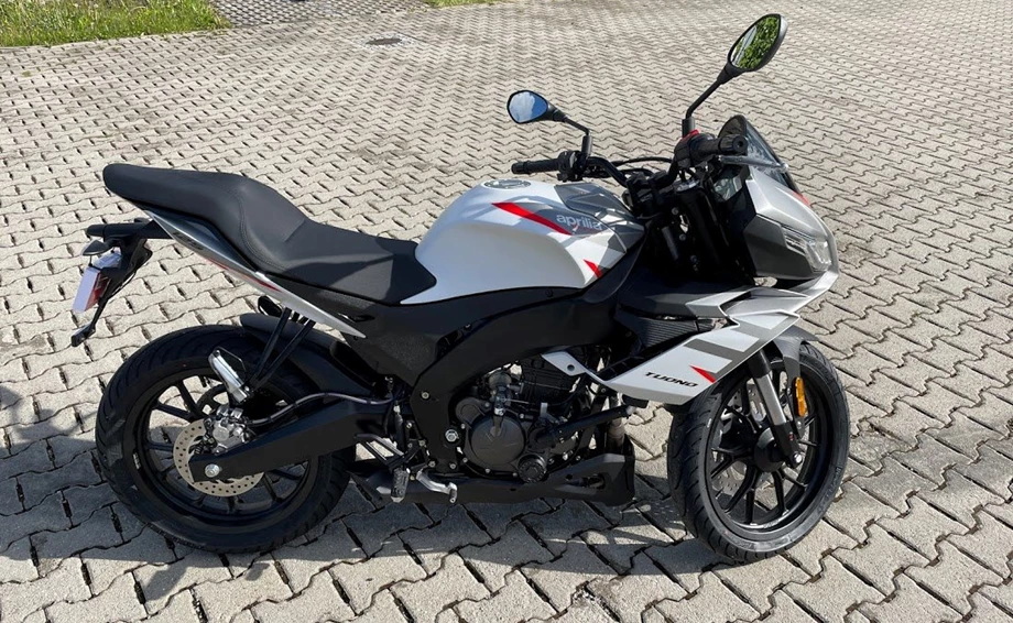 Aprilia TUONO 125 Modell 2021  Bild 2: Aprilia TUONO 125 Modell 2021
