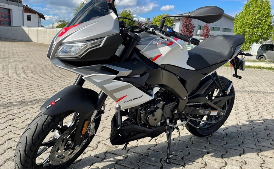 Aprilia TUONO 125 Modell 2021  Bild 4: Aprilia TUONO 125 Modell 2021