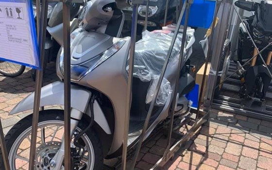 Neue Lieferung! Mit dabei der Honda SH 125 Mode - Bild 7 Neue Lieferung! Mit dabei der Honda SH 125 Mode - Bild 7