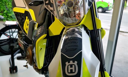 701 Supermoto Umbau ! 