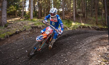 Walzer Teamfahrer gewinnen ALLE drei Klassen des Auftaktrennens zur österreichischen Enduro Staatsmeisterschaft in Guttaring!