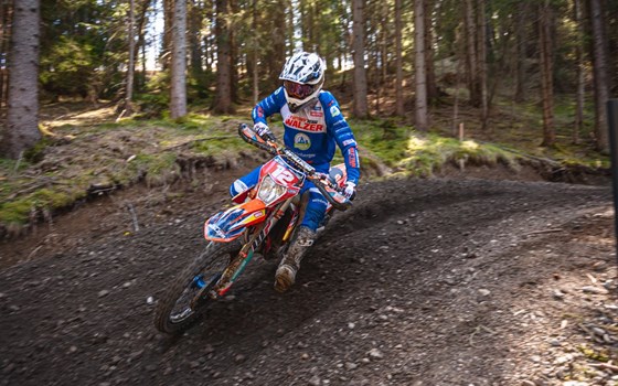 Walzer Teamfahrer gewinnen ALLE drei Klassen des Auftaktrennens zur österreichischen Enduro Staatsmeisterschaft in Guttaring! - Bild 1