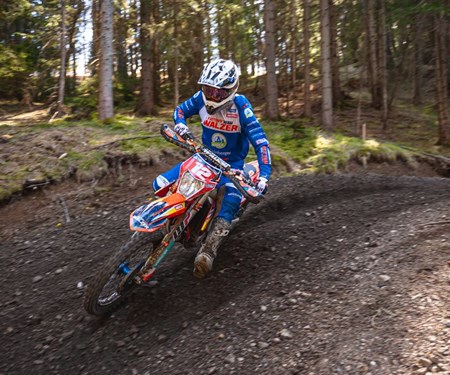 Walzer Teamfahrer gewinnen ALLE drei Klassen des Auftaktrennens zur österreichischen Enduro Staatsmeisterschaft in Guttaring!