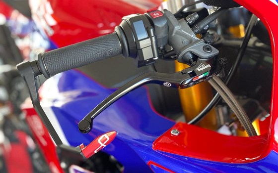 Slovakia-Ring 1000PS Trackdays: Heiße Runden auf den Honda CBR 1000RR-R! - Bild 14 Slovakia-Ring 1000PS Trackdays: Heiße Runden auf den Honda CBR 1000RR-R! - Bild 14