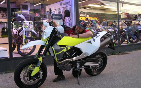 Motorradfahren wäscht die Seele vom Staub des Alltags rein.   - Bild 1  Motorradfahren wäscht die Seele vom Staub des Alltags rein.   - Bild 1