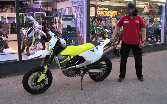 Motorradfahren wäscht die Seele vom Staub des Alltags rein.   - Bild 2  Motorradfahren wäscht die Seele vom Staub des Alltags rein.   - Bild 2