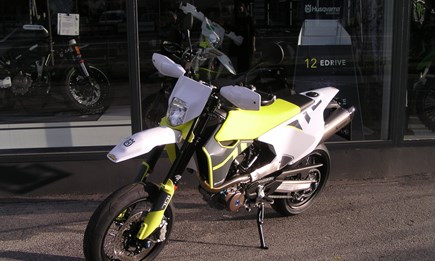  Motorradfahren ist viel zu schön, um es allein den Männern zu überlassen.   