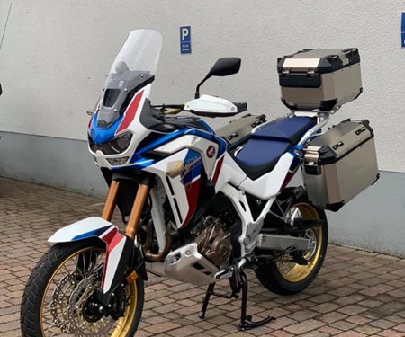 Africatwin AdvenutureSports Modell 2021 mit 60-Jahre Honda Zubehörpaket