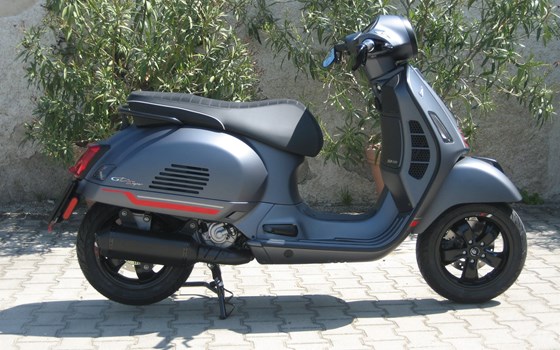 Vespa GTS 300 Supersport HPE E5 - Bild 1 Vespa GTS 300 Supersport HPE E5 - Bild 1