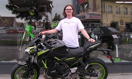 Willst du schräg die Straße streifen, musst du mit den Knien schleifen!