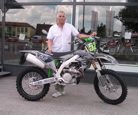 Der Boden bebt, denn die 4 Takt lebt  Der Boden bebt, denn die 4 Takt lebt