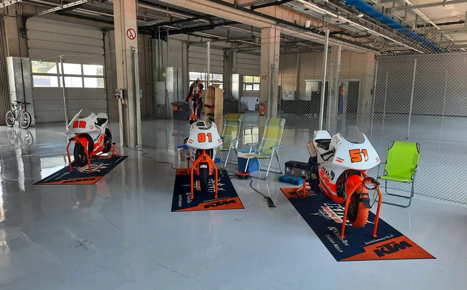 KINI Road Racing Team Bild 5: KINI Road Racing Team