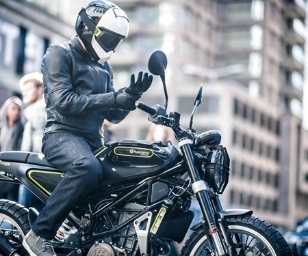 Husky Vitpilen / Svartpilen Clothing Collection Husky Vitpilen / Svartpilen Clothing Collection