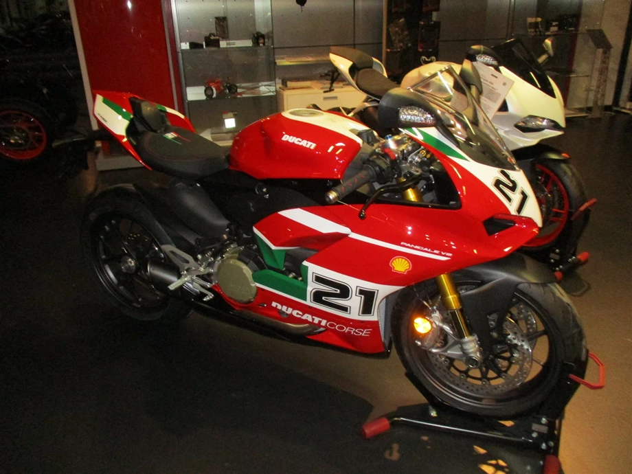 JETZT NEU !  -  Ducati Panigale V2 Bayliss Edition Bild 18: JETZT NEU !  -  Ducati Panigale V2 Bayliss Edition