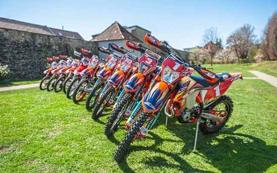 Die WALZER Teamfahrer führen nach wie vor in allen Klassen der Enduro ÖM! - Bild 2 Die WALZER Teamfahrer führen nach wie vor in allen Klassen der Enduro ÖM! - Bild 2