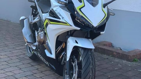 CBR500R in Pearl Metalloid White neu eingetroffen und  verfügbar 