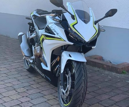 CBR500R in Pearl Metalloid White neu eingetroffen und  verfügbar 