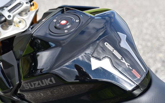 GSX-S 1000 - die Erste ist eingetroffen!!! - Bild 12 GSX-S 1000 - die Erste ist eingetroffen!!! - Bild 12