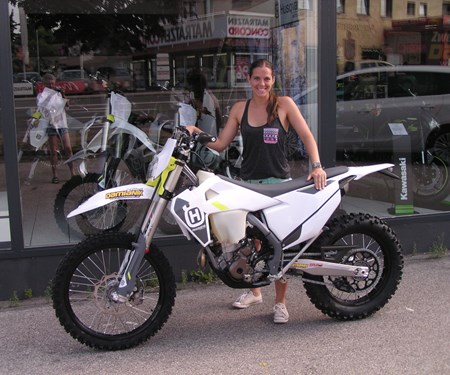 Endurofahren ist viel zu schön, um es allein den Männern zu überlassen Endurofahren ist viel zu schön, um es allein den Männern zu überlassen