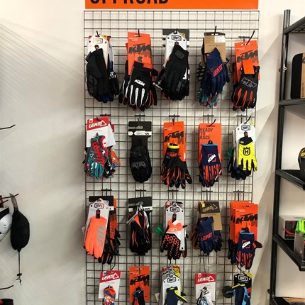 MX-Handschuhe  uvm….. 
Handschuhe, Protektoren, Stiefel…….
uvm. für „Offroader“
www.ktmdirekt.at Weiter >>