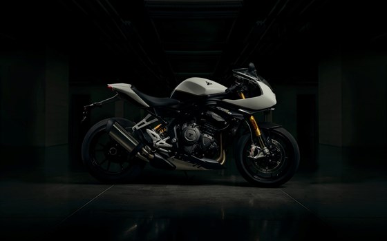 Triumph Speed Triple 1200 RR - Bild 7