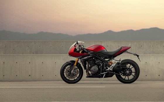 Triumph Speed Triple 1200 RR - Bild 4