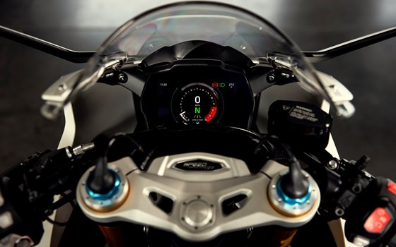 Triumph Speed Triple 1200 RR - Bild 5