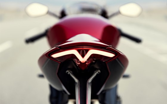 Triumph Speed Triple 1200 RR - Bild 6