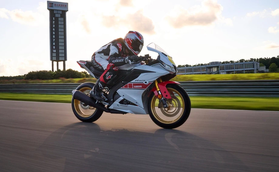Die 2022er Modelle der R-Serie feiern die Grand-Prix-Renngeschichte von Yamaha Bild 27: Die 2022er Modelle der R-Serie feiern die Grand-Prix-Renngeschichte von Yamaha