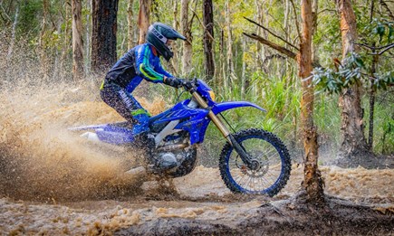 Yamaha stellt die schnellere und präzisere 2022er WR250F vor