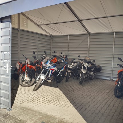 Neue Halle für Winter-Einlagerung 
Wisst ihr nicht, wo ihr euer Motorrad im Winter unterbringen sollt? Dann kommt zu uns und lasst es einfach sowie preiswert e ... Weiter >>