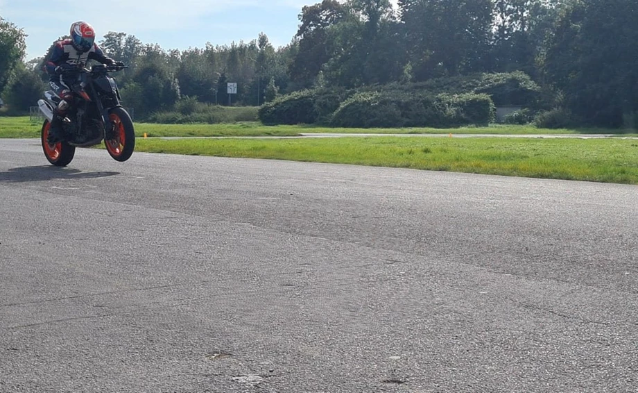 Ein aufregendes und sonniges Wochenende, auf dem TÜV Gelände in Neuss liegt hinter uns.. Bild 2: Ein aufregendes und sonniges Wochenende, auf dem TÜV Gelände in Neuss liegt hinter uns..