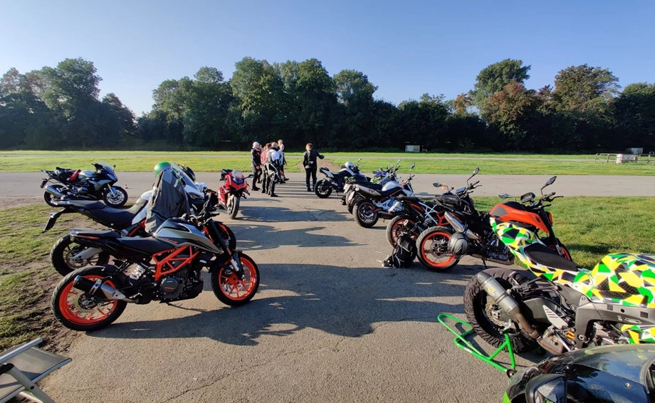 Ein aufregendes und sonniges Wochenende, auf dem TÜV Gelände in Neuss liegt hinter uns.. Bild 1: Ein aufregendes und sonniges Wochenende, auf dem TÜV Gelände in Neuss liegt hinter uns..