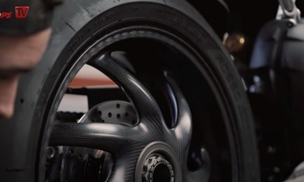 thyssenkrupp Carbonfelgen: Ducati Streetfighter V4 S