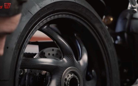 thyssenkrupp Carbonfelgen: Ducati Streetfighter V4 S - Bild 1 thyssenkrupp Carbonfelgen: Ducati Streetfighter V4 S - Bild 1