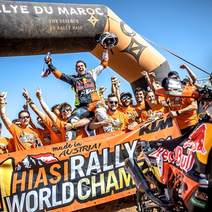 Matthias Walkner - Cross Country Weltmeister 2021 
Matthias Walkner von Red Bull KTM Factory Racing hat mit seinem zweiten Platz bei der Rallye Du Maroc an Bord seiner KTM 450 ... Weiter >>